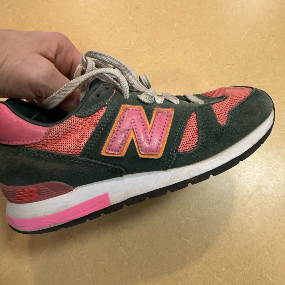 New Balance kids girls  Pink and Forrest Green Sneakers size 2